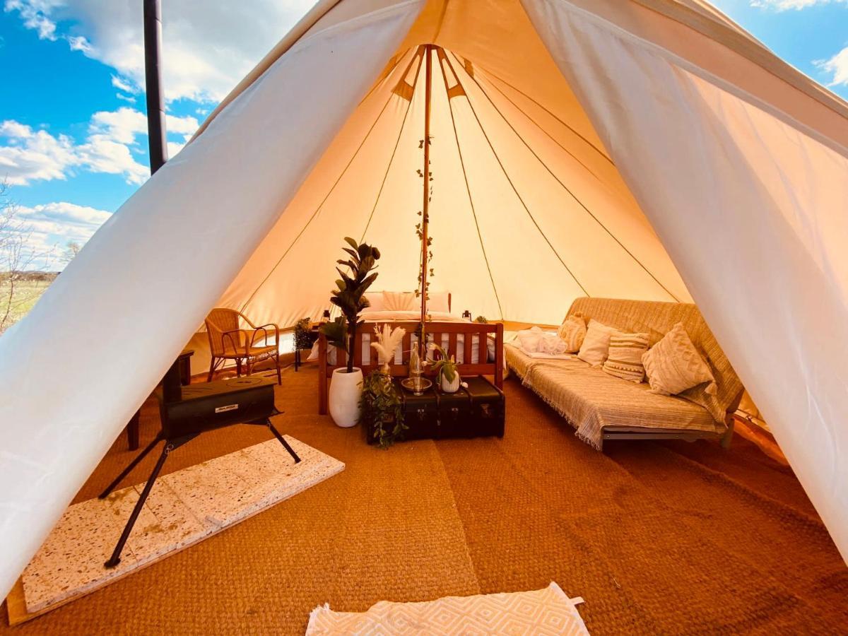 Fen Meadows Glamping - Luxury Cabins And Bell Tents Кеймбридж Екстериор снимка