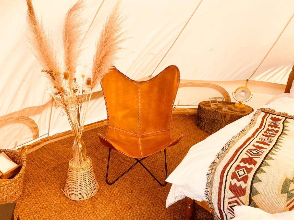 Fen Meadows Glamping - Luxury Cabins And Bell Tents Кеймбридж Екстериор снимка